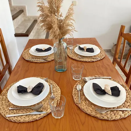 Vivienda Con Vistas Al Mar, Cerca De La Playa Y 3 Bedrooms Apartment *